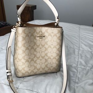 Coach Signature Town Bucket Bag Gold/Light Khaki Chalk